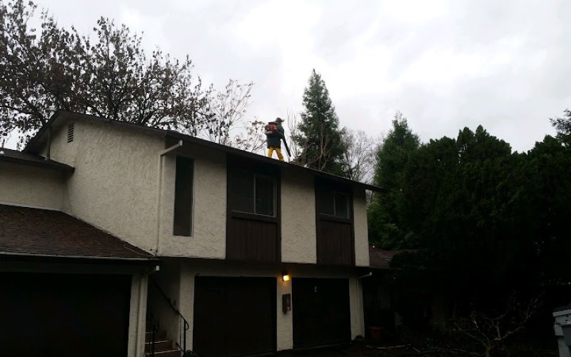 Potters Rain Gutter & Downspout Cleaning