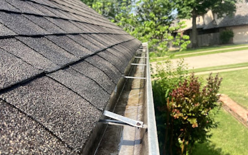 Como Gutters and Exterior Cleaning — Gutter cleaning service in Columbia