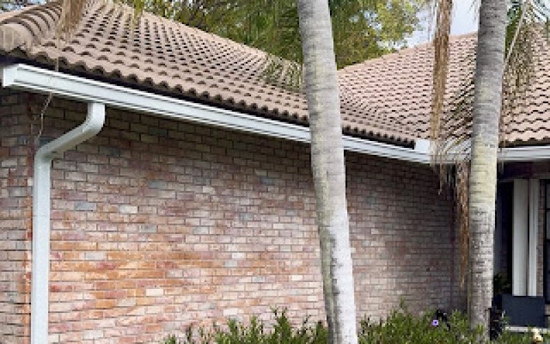 Rain Control Seamless Gutters — Gutter cleaning service in Coral Springs