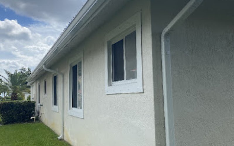 Seamless Gutters Davie FL — Gutter cleaning service in Hollywood