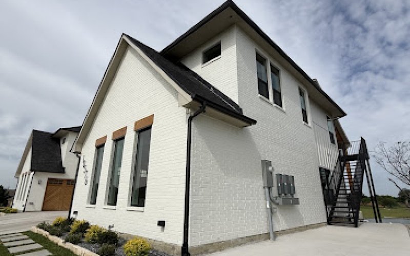 Simply Seamless Gutters llc
