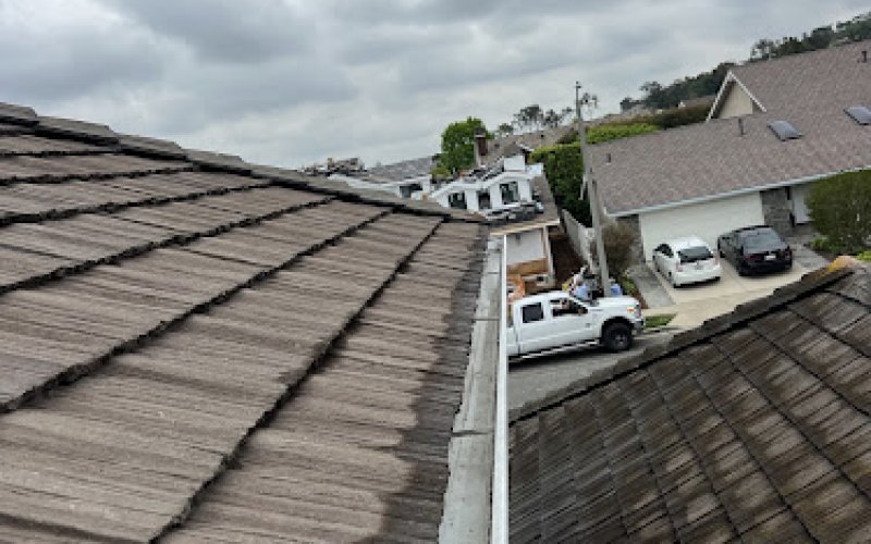 Monicos Rain Gutter Cleaning — Gutter cleaning service in Long Beach